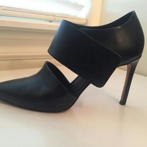 Vince Black Capri Pumps